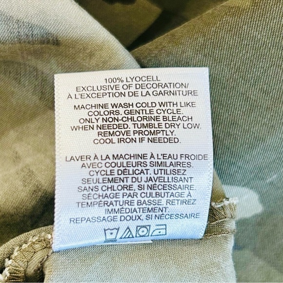 Express Camouflage Button Up Tie Front Blouse Top Size XS Worn design V neck - Picture 5 of 5